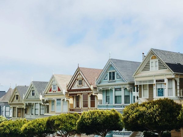 Is It More Profitable to Invest in Single-Family Homes or Multi-Family Residences?