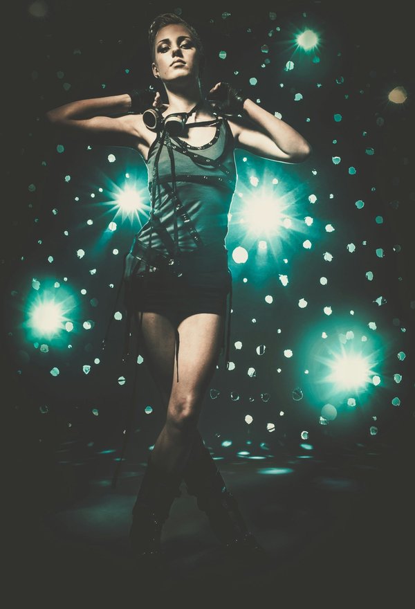 Explore unique steampunk clothes, watches, decors and accessories